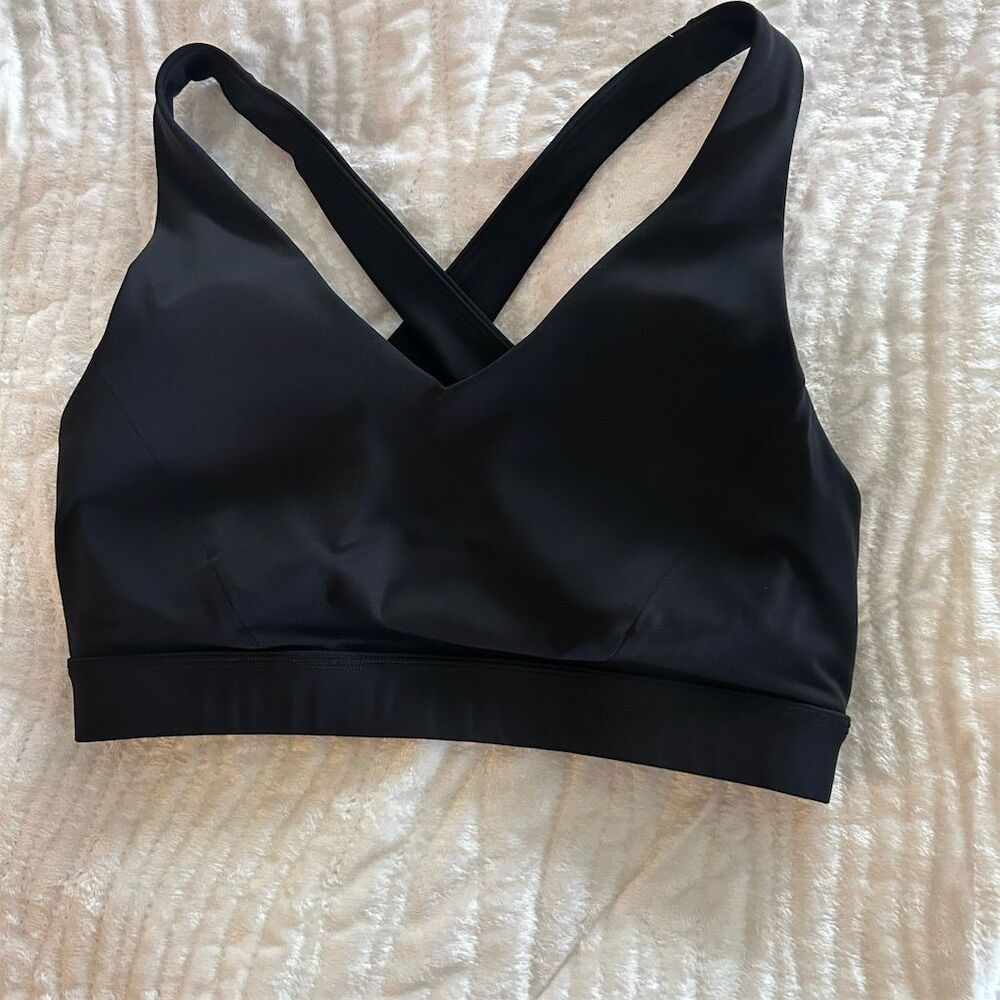 Lululemon Women's racerback black bralette 
Size 8